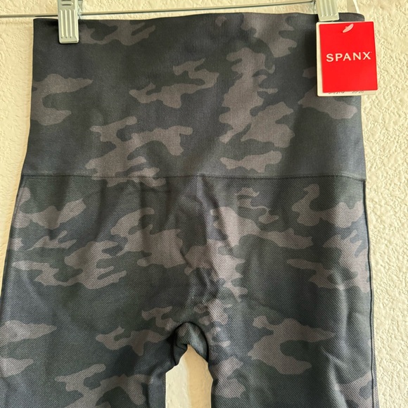 Spanx look at me now leggings black Camo size medium - Picture 4 of 9